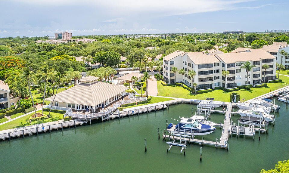 1st image of 318 Oak Harbour Drive