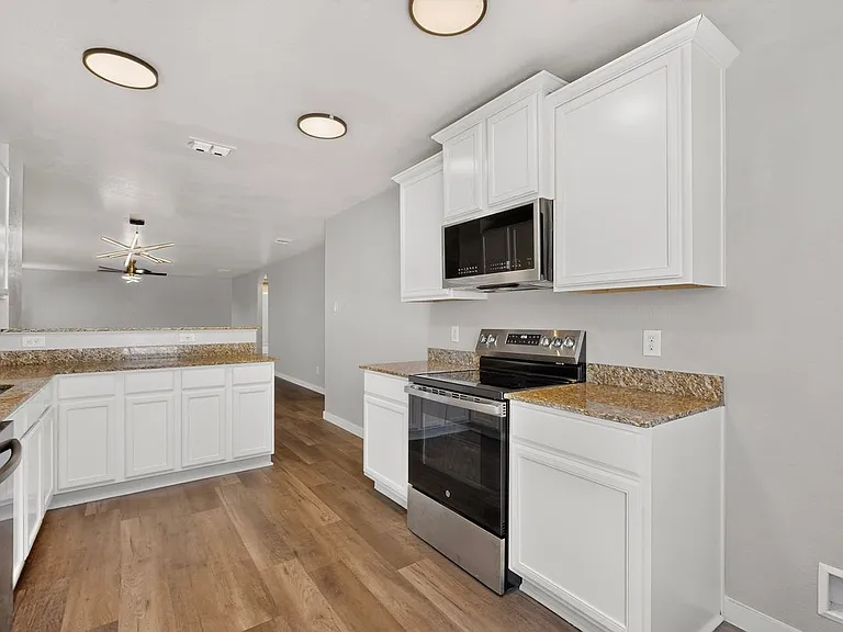 15018 Silver Tree Cv — Photo 16