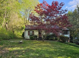 5 Longview Rd, Sandy Hook, CT 06482