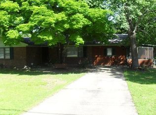 7562 Decatur Dr, Fayetteville, NC 28303