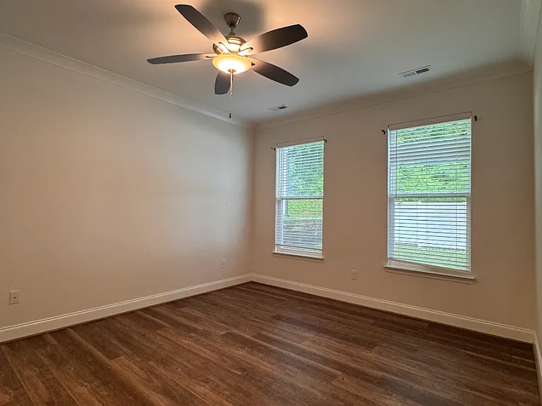 407 Albus Dr — Photo 6