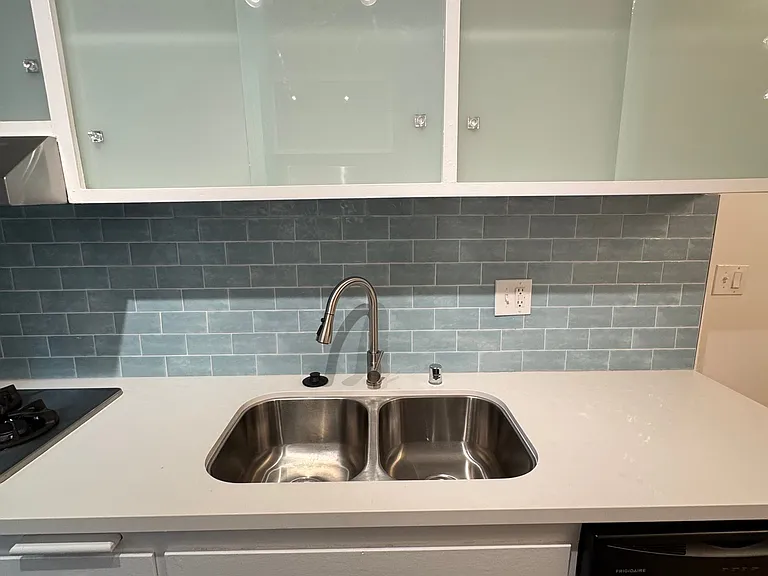 1709 N. Fuller Ave — Photo 4