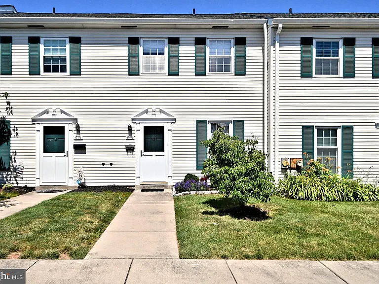615 Piedmont Ct — Photo 4