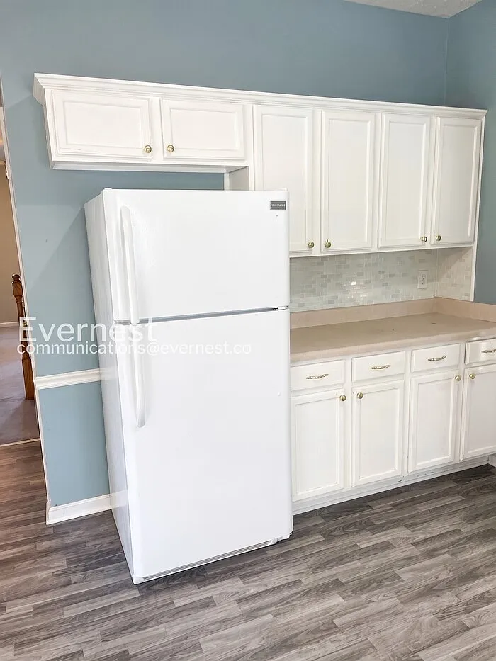 3 bed, 2.5 bath, 2135 sqft, $2,245 — Photo 4