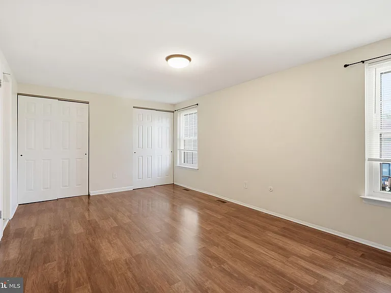 204 Livingston Ct — Photo 23