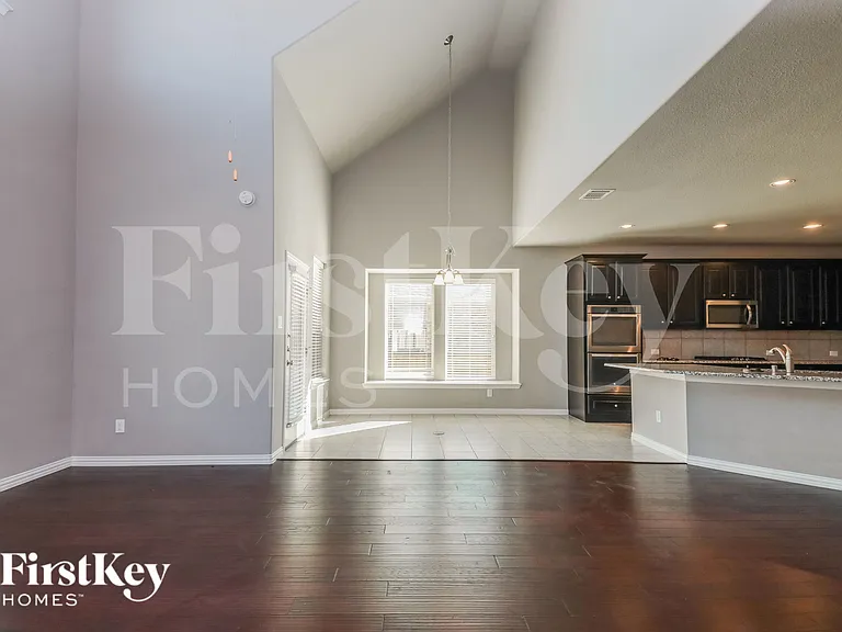 1208 Caney Creek Ln — Photo 4
