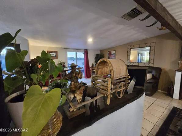 6620 W Bucking Horse Rd, Sahuarita, AZ 85629
