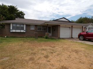 820 NW 16th St, Moore, OK 73160