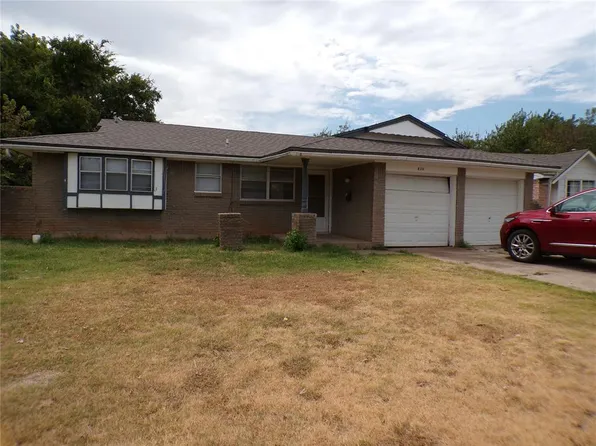 820 NW 16th St, Moore, OK 73160