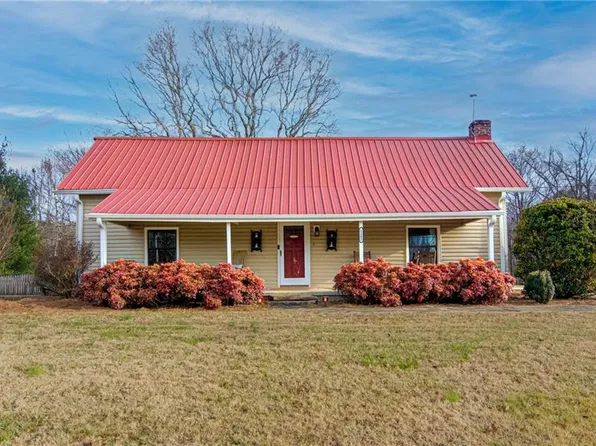 1182 Rosebud Rd, Walnut Cove, NC 27052