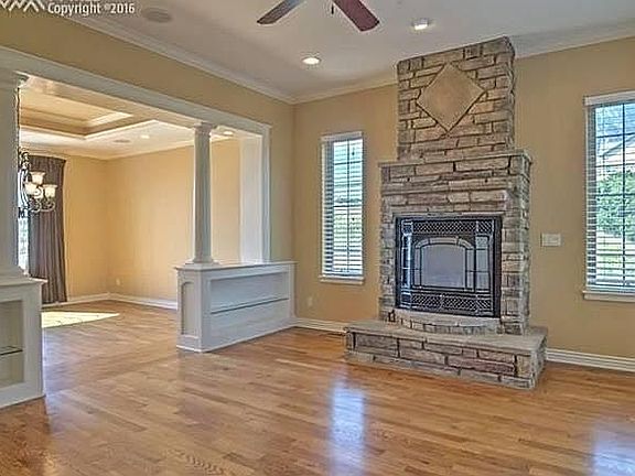 4th image of 4780 Broadmoor Bluffs Dr