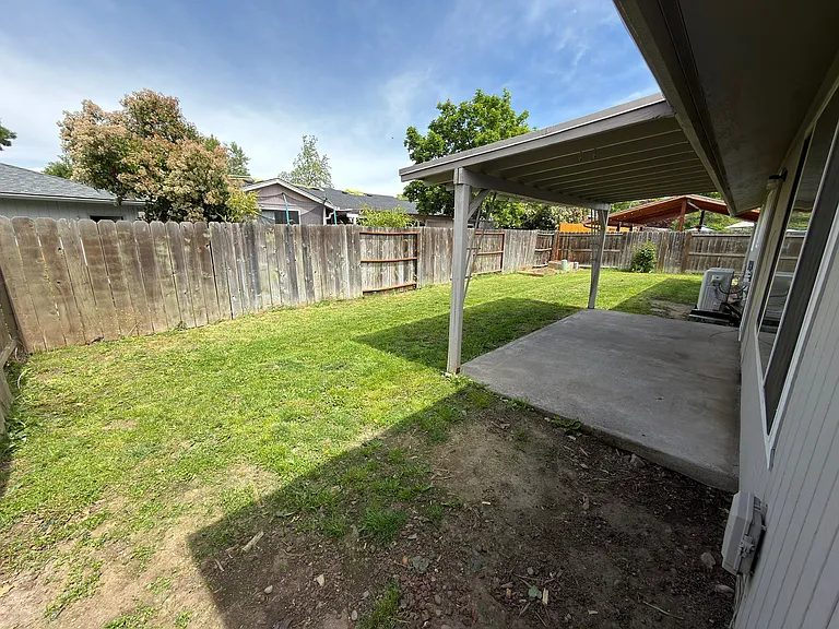 1936 Hutchins Cir — Photo 35