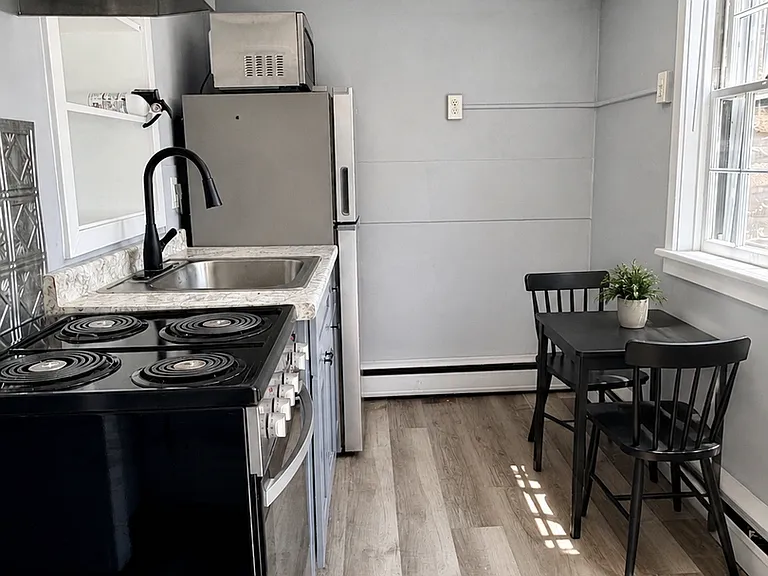 50 E Court St — Photo 21