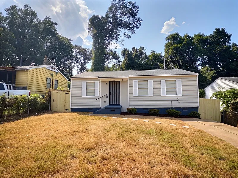 3 bed, 1.0 bath, 870 sqft, $925 — Photo 3