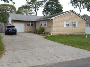 219 Elizabeth Ave, Holbrook, NY 11741