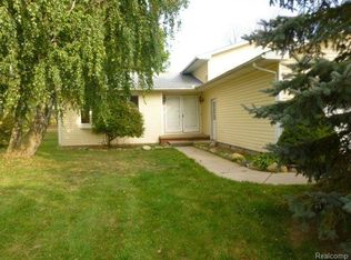 7907 Pingree Rd, Pinckney, MI 48169