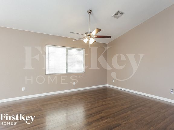 3rd image of 2521 Carolina Ct