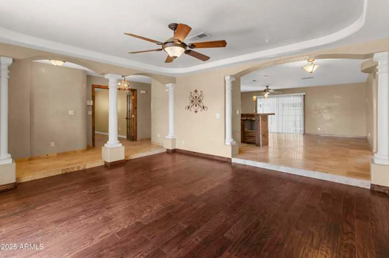 3 bed, 1972 sqft, $2,300 — Photo 2