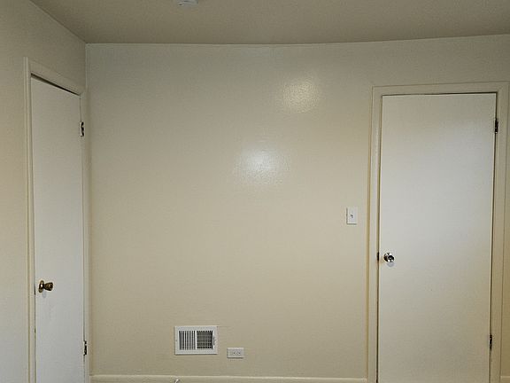 3rd image of 747 N Linden Ave Unit 1W