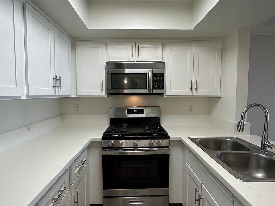 1st image of 2250 N Niagara St #101