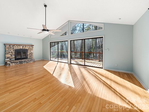 5th image of 138 Woodhaven Dr