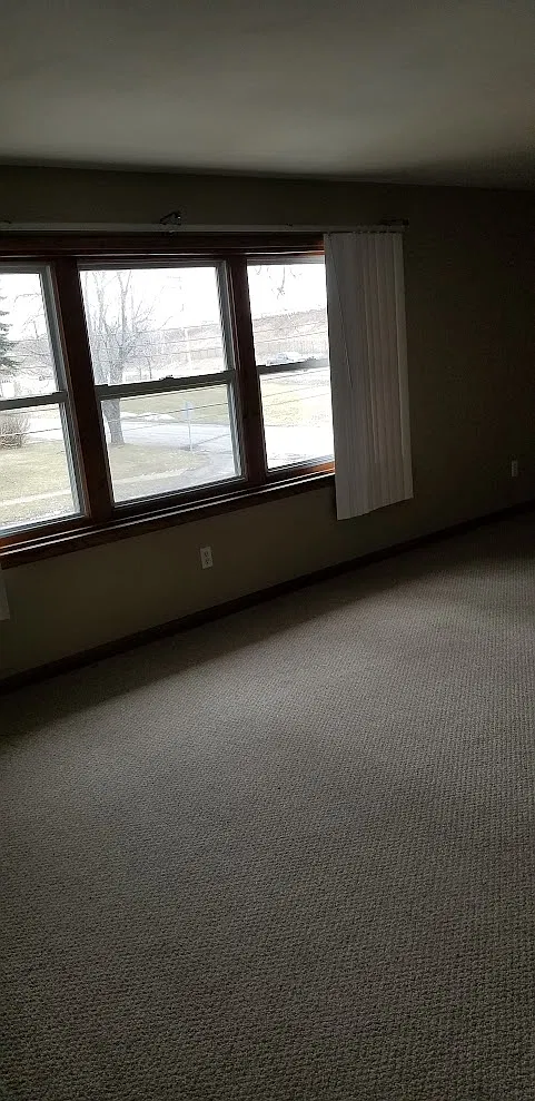 3 bed, 900 sqft, $1,500 — Photo 3