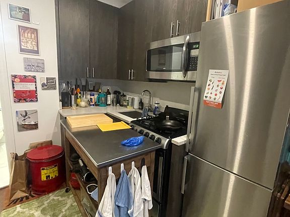 4th image of 516 E 6th St APT 1B