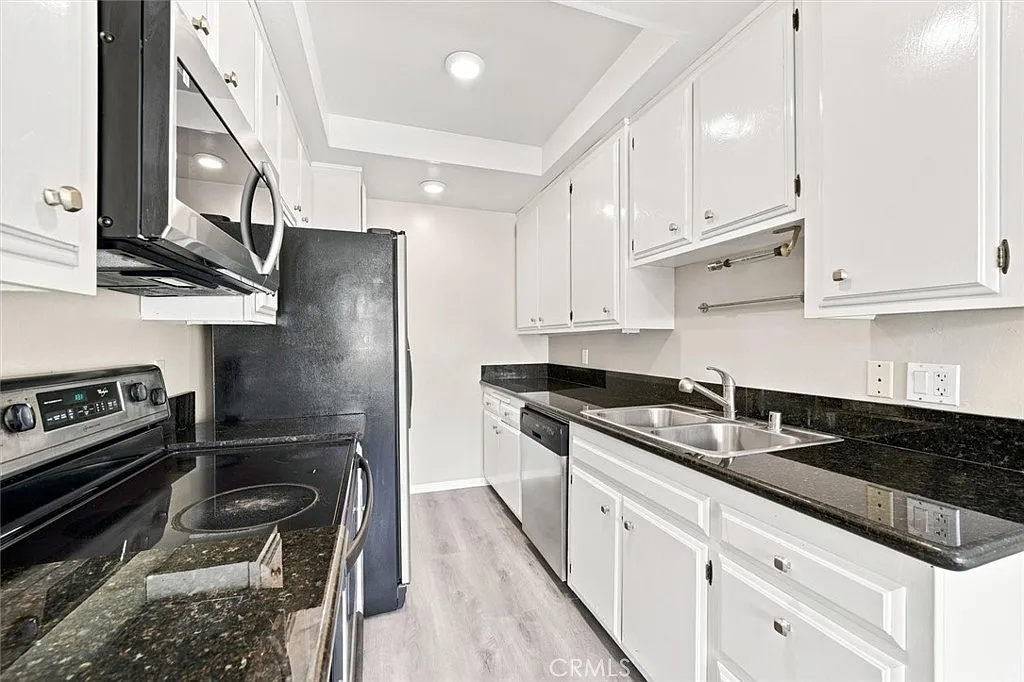 1 bed, 797 sqft, $2,700 — Photo 2