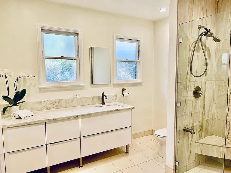1256 Devon Ave — Photo 5