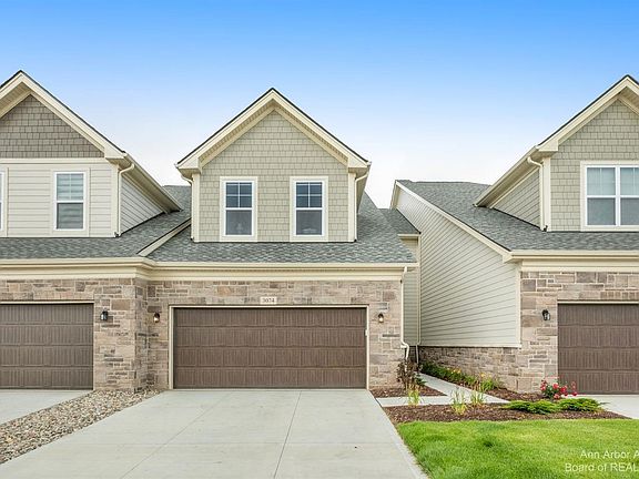 2nd image of 3074 N Spurway Dr
