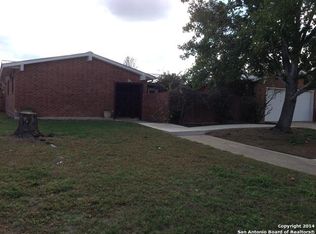 327 Edgehill Dr, Pleasanton, TX 78064
