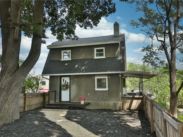 9 Woodneath Cres, East Rochester, NY 14445