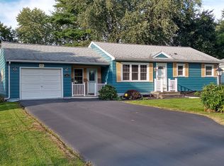102 Creek Hill Ln, Rochester, NY 14625