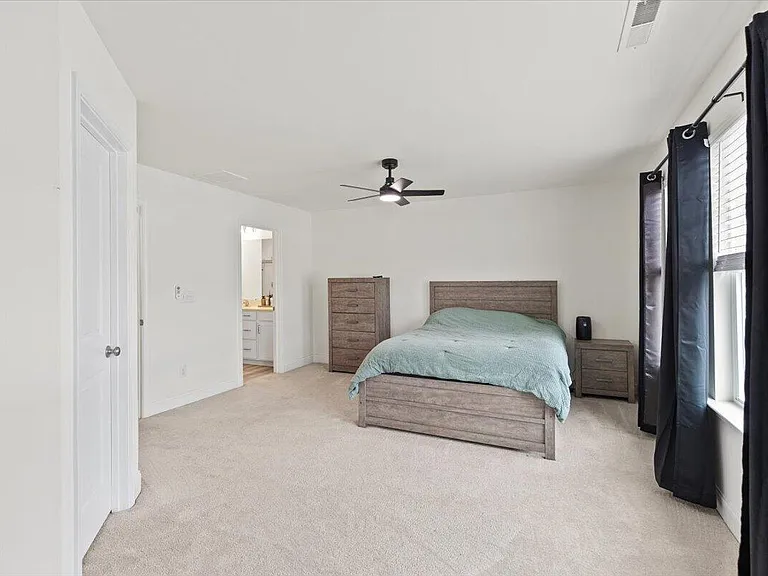 702 Ridge Cliff Ln — Photo 3