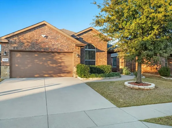 1045 Doe Meadow Dr, Burleson, TX 76028