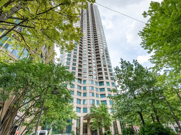400 N La Salle Dr APT 2409, Chicago, IL 60654