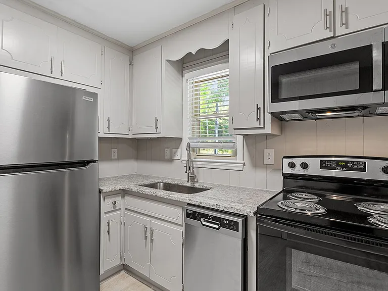 936 Morreene Rd — Photo 32