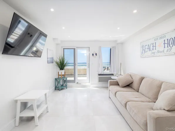 450 W Broadway APT 3F, Long Beach, NY 11561