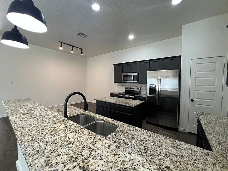 2243 Avery Vlg — Photo 13