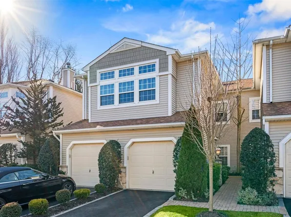 72 Sagamore Drive #72, Plainview, NY 11803