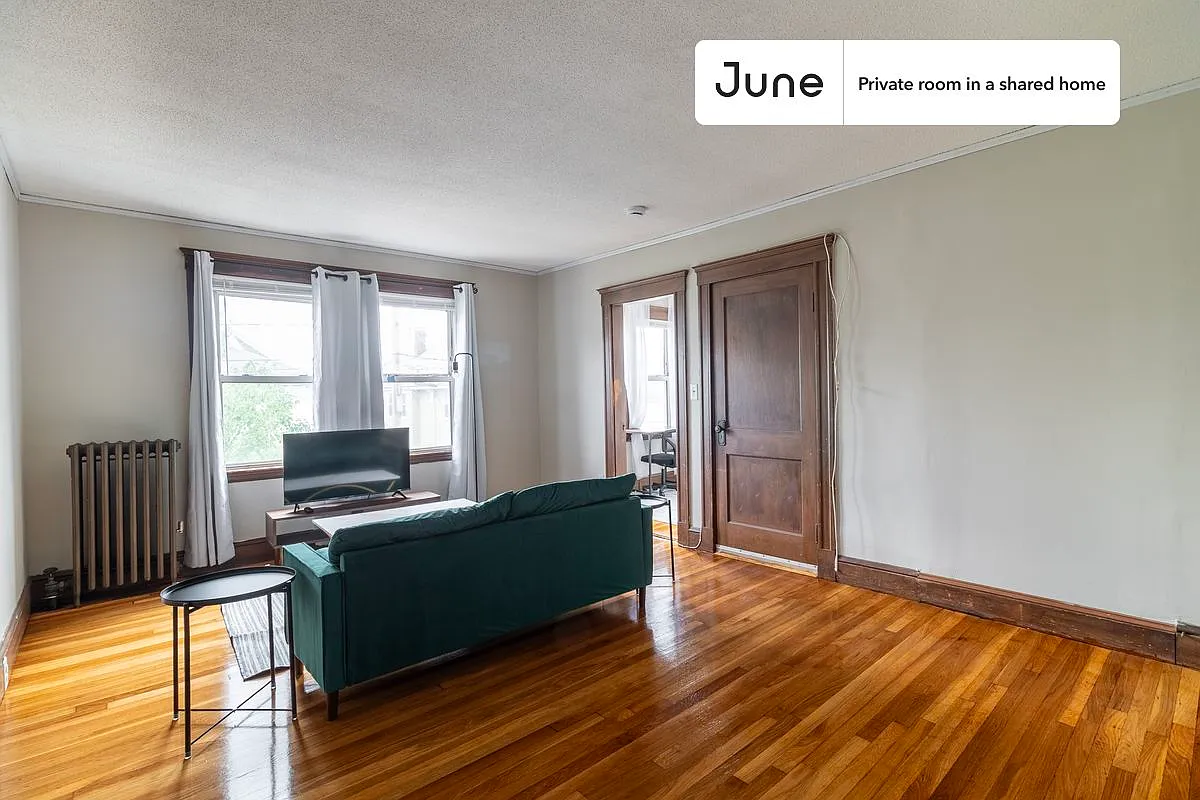 Queen bedroom in 4 bed/1 bath home in Somerville #1890 B — Photo 3