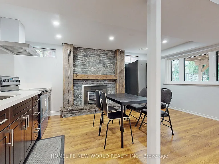 3954 Selkirk Pl #WALKOUT BASEMENT — Photo 4