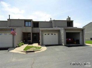 2842 Oak Meadow Ct, Dubuque, IA 52003