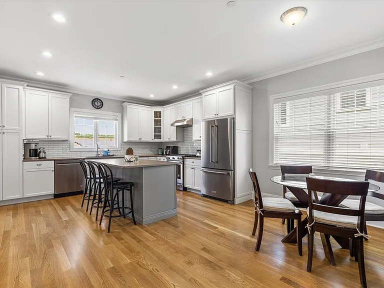 77 Lakeview Ave E — Photo 14