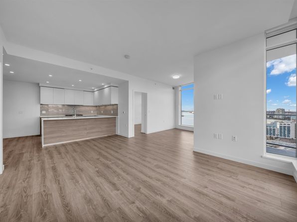 680 Quayside Dr #1503, New Westminster, BC V3M 6Z6