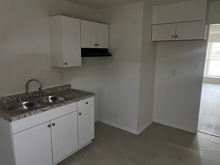 2 bed, 1.0 bath, 800 sqft, $1,100 — Photo 3