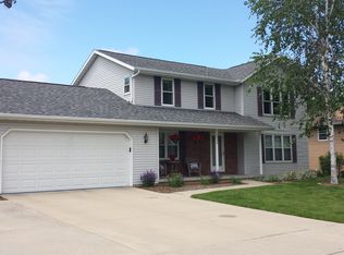2494 Golden Meadow Dr, Green Bay, WI 54311