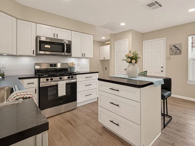 13843 Northlake Dr — Photo 1