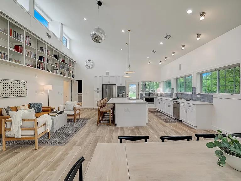 5511 N Dunlap Rd — Photo 29