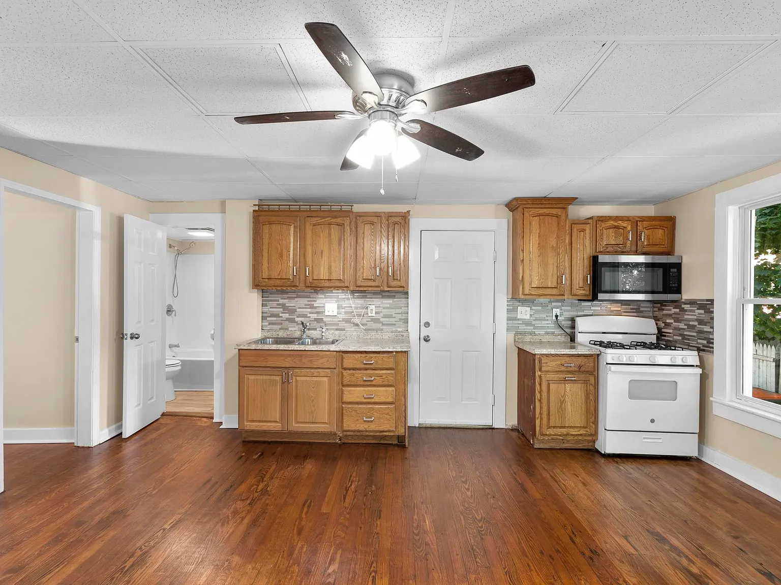 3 bed, 1000 sqft, $1,450 — Photo 4